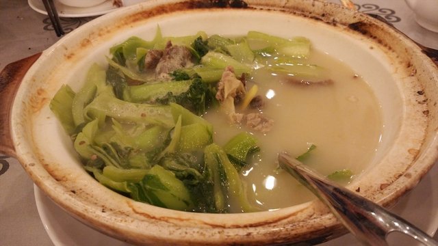 咸骨煲淋大芥菜