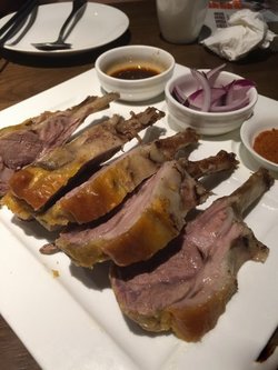 馕坑烤羊排