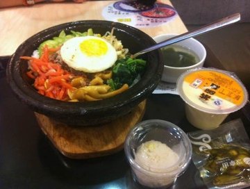 蘑菇石锅拌饭