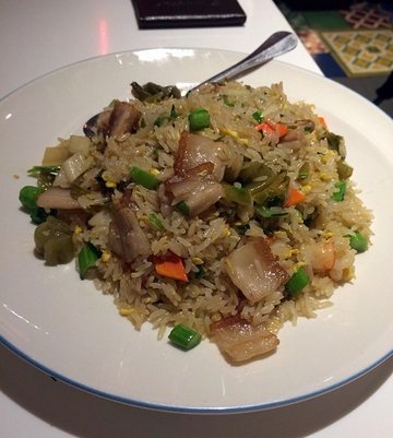 农家酸菜烧肉炒饭