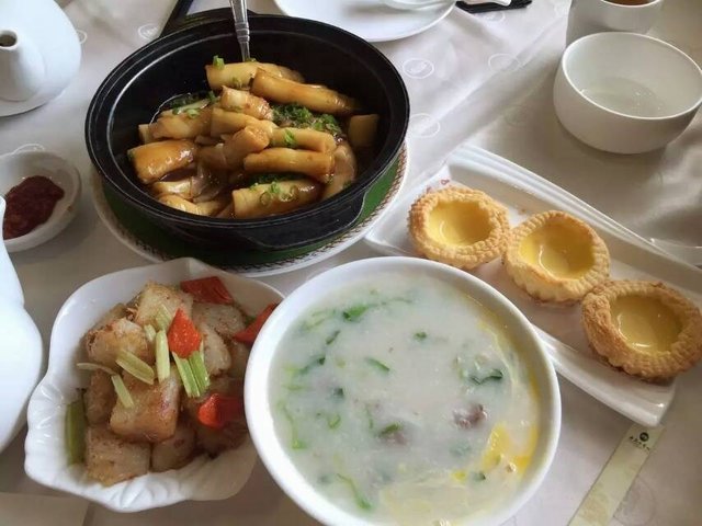 蛋挞、皮蛋瘦弱粥、猪肠粉