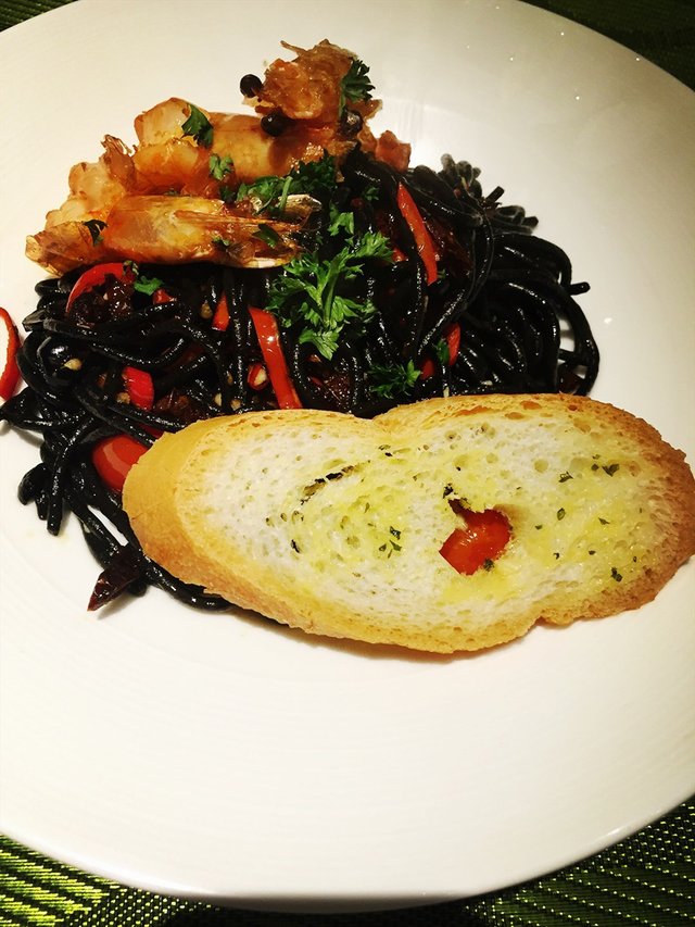 大虾蒜烧墨鱼面