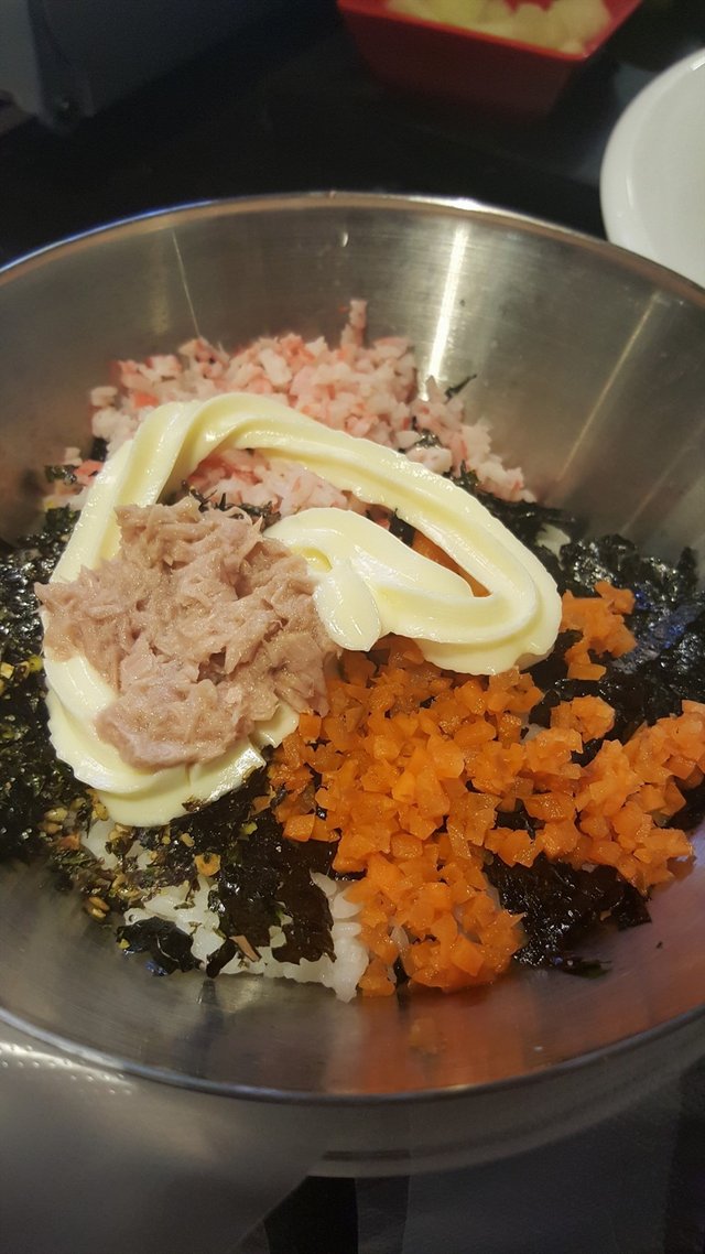 金枪鱼蛋黄酱饭团