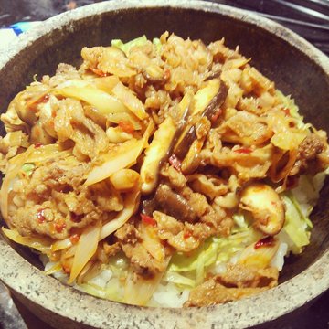 牛肉石锅拌饭