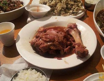 家常炖肘子