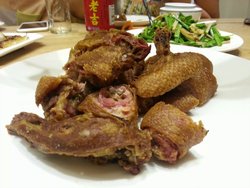 酥皮樟茶鸭
