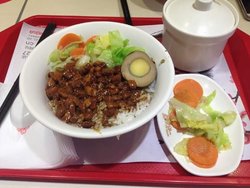 金牌卤肉饭