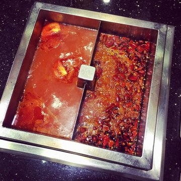 茄红油鸳鸯锅