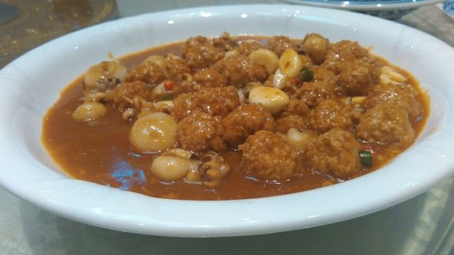 墨鱼仔炖肉丸