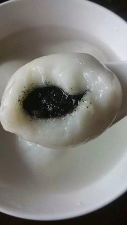 黑芝麻汤团