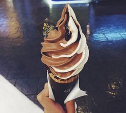 双拼软巧克力冰激凌