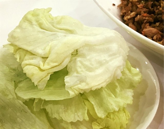 北京烤鴨二食:鴨鬆生菜包