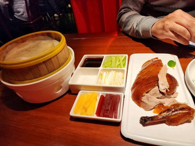 已經足夠4人份量，配菜及皮好多好多