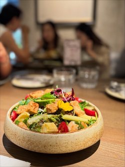 和風豆腐牛油果蝦仁沙律