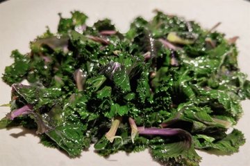 清炒紫衣甘蓝野菜